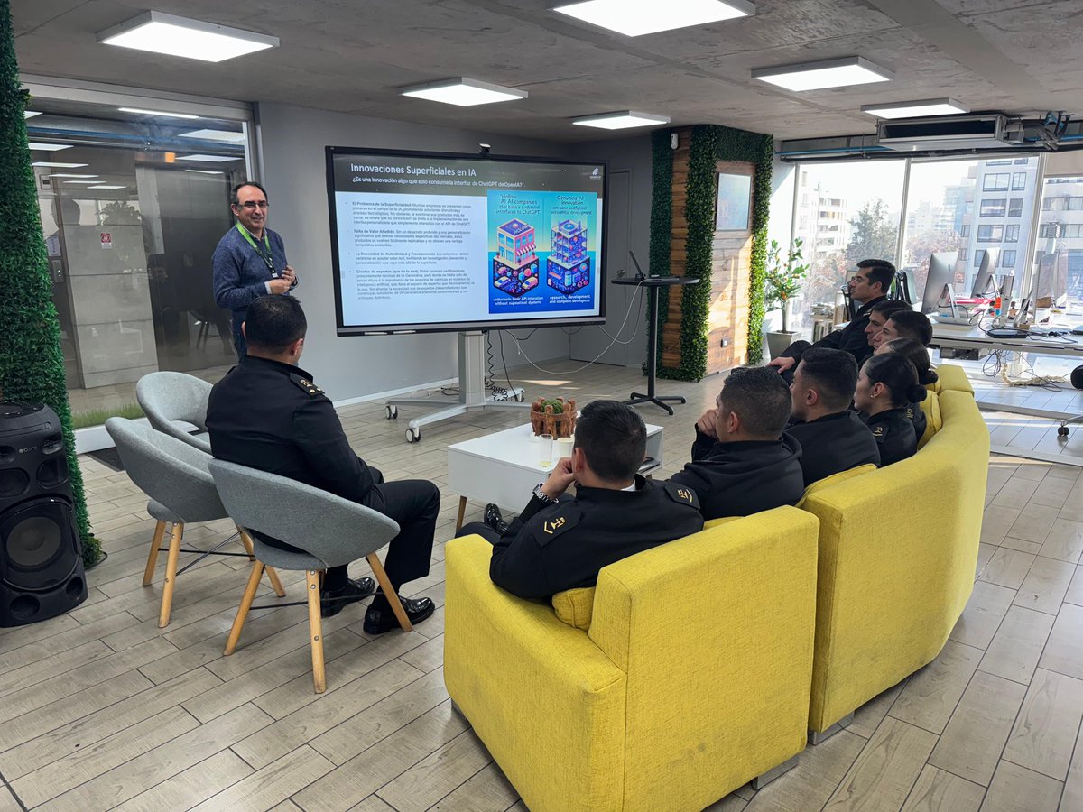 MetArmada_Valp's tweet image. Visita tecnológica 🤖🖥️📲

Personal del Centro que se encuentra realizando el curso de Técnico Instrumentista Meteorológico🔬🌥️ visitó #CoreDevx, expertos en #InteligenciaArtificial. 
Conociendo más sobre sus proyectos y soluciones innovadoras en #IA.

#ArmadaDeChile #Tecnología