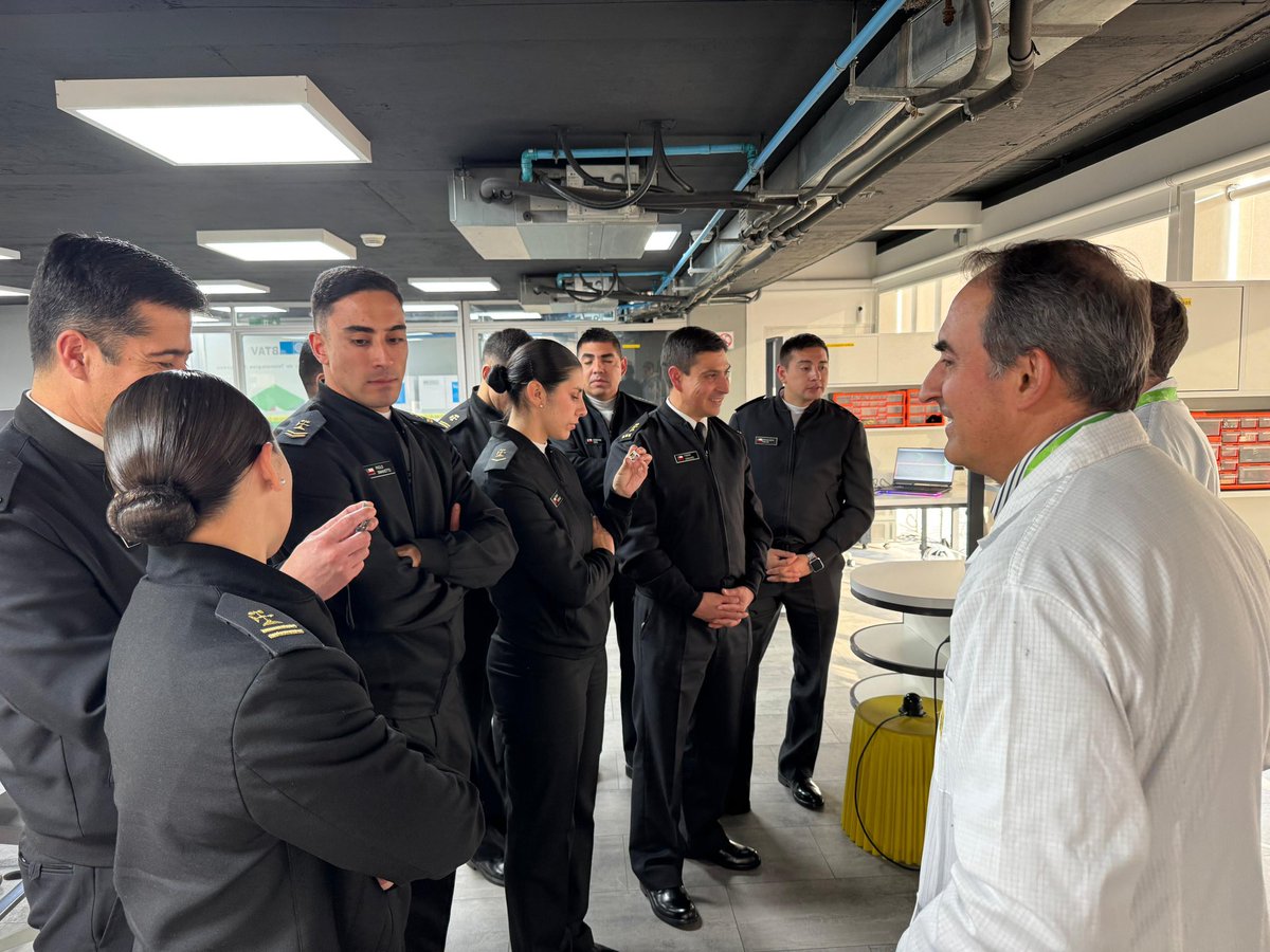 MetArmada_Valp's tweet image. Visita tecnológica 🤖🖥️📲

Personal del Centro que se encuentra realizando el curso de Técnico Instrumentista Meteorológico🔬🌥️ visitó #CoreDevx, expertos en #InteligenciaArtificial. 
Conociendo más sobre sus proyectos y soluciones innovadoras en #IA.

#ArmadaDeChile #Tecnología