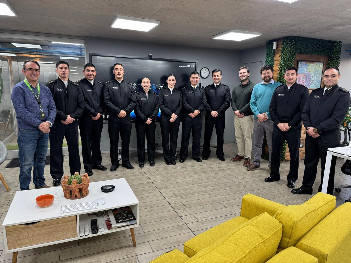 MetArmada_Valp's tweet image. Visita tecnológica 🤖🖥️📲

Personal del Centro que se encuentra realizando el curso de Técnico Instrumentista Meteorológico🔬🌥️ visitó #CoreDevx, expertos en #InteligenciaArtificial. 
Conociendo más sobre sus proyectos y soluciones innovadoras en #IA.

#ArmadaDeChile #Tecnología