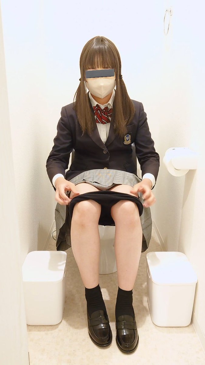 ai__josou's tweet photo. 黒パンを脱ぐJK
#女装 #男の娘 https://t.co/7xTT1v3P5K