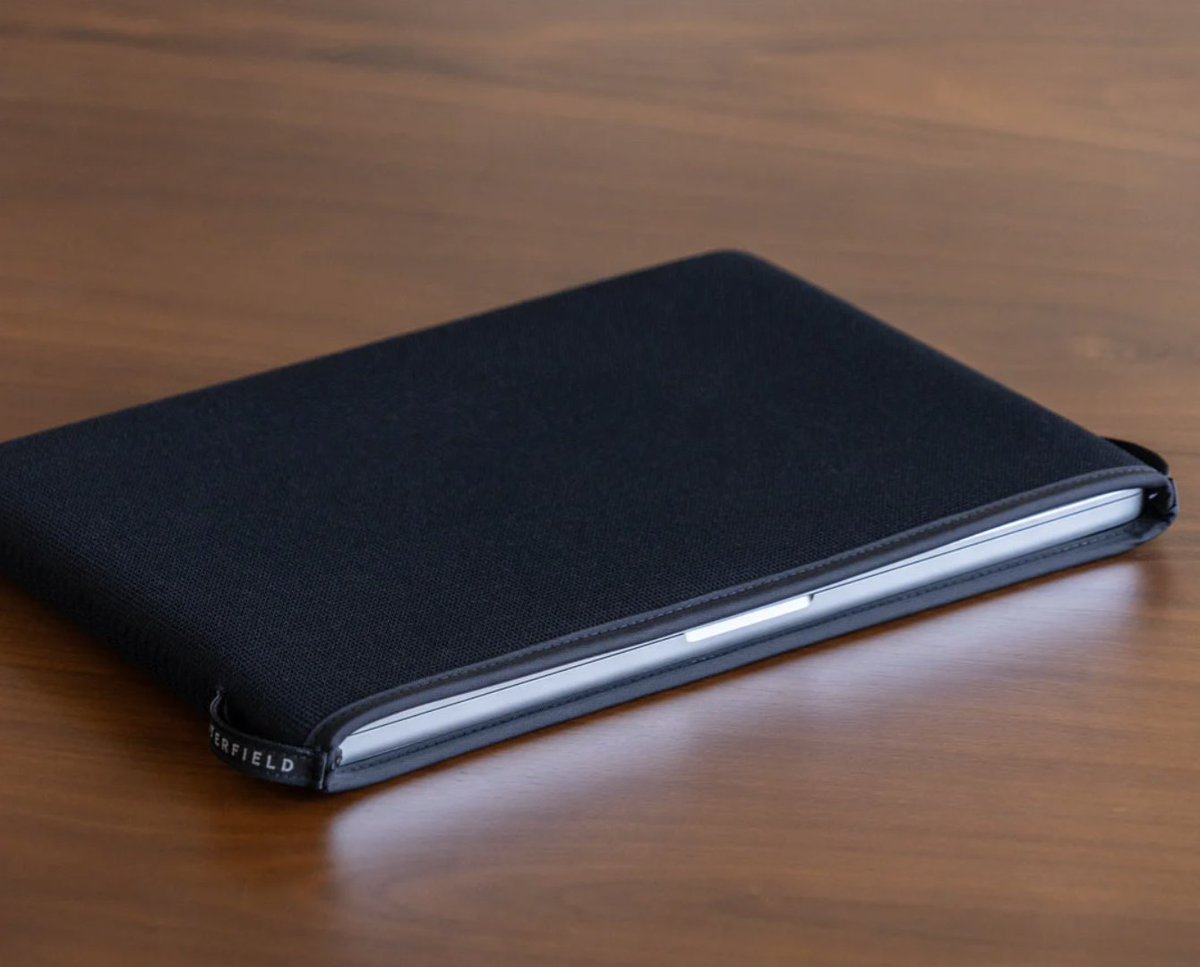 Looking for a sleeve that's straightforward, protective, and classic black?  Watch the video --> the Neo Sleeve: youtu.be/4pjCyQB0bPw
#tech #FridayFinds #laptopcase #MadeInUSA