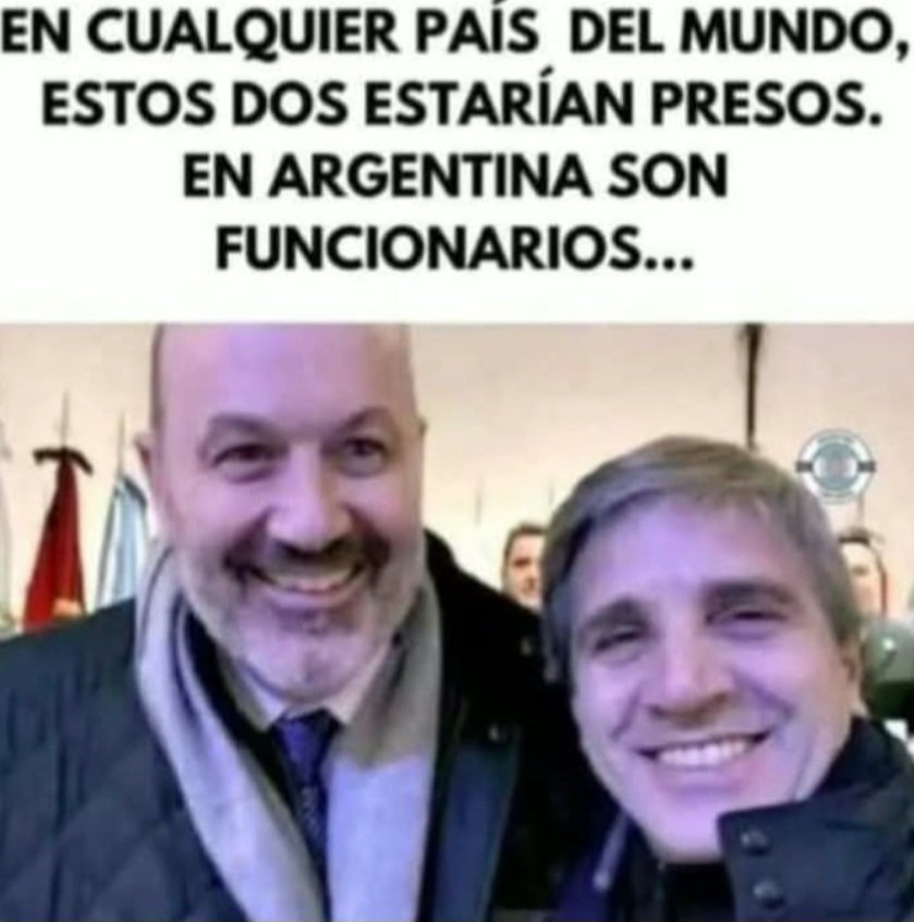 ValeriaYLaPlaya's tweet photo. @tabarefernandez Tiene los días contados el corrupto endeudador

Preso debería estar !
#CaputoMiente

Lo sigue Stuzze y peluca desquiciado 

#ElPeorGobiernoDeLaHistoria

Lo sigue el peluca
El que las hace las paga https://t.co/wWO0mFa4SE