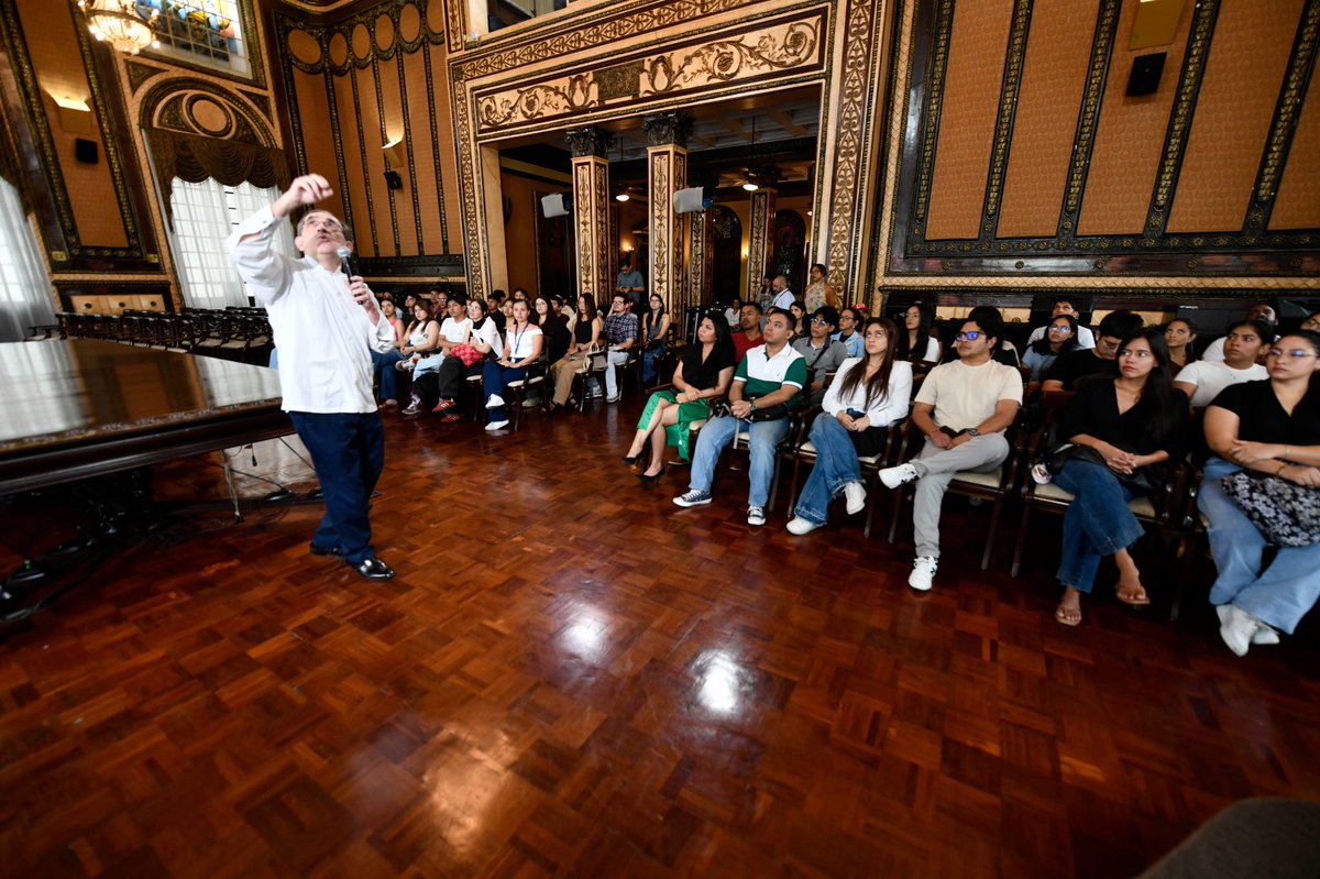 🏛️ 70 estudiantes del colegio Ecomundo y la Universidad de Guayaquil recorrieron el Palacio Municipal y conocieron de cerca la historia y gobernanza de la ciudad.

Una iniciativa de la Secretaría General Municipal para fortalecer el civismo juvenil dentro del plan Empoderando a