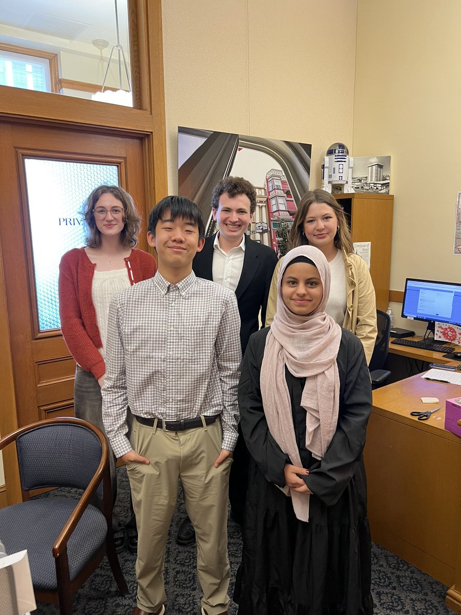 bilalmahmood's tweet image. A glimpse of some of our wonderful summer interns! We have 9 rotating interns helping with constituent emails, managing 311 requests, and staffing community events.