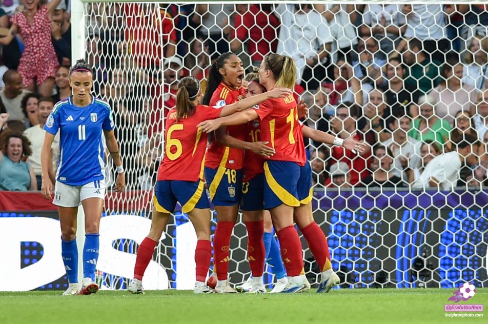 🚨 ¡MAÑANA TENEMOS DIRECTO!

🇪🇸 Analizaremos la victoria de España ante Italia en la última jornada de la fase de grupos de la #WEURO2025 

🇧🇪 También hablaremos del triunfo de Bélgica ante Portugal con el que se despiden del torneo

📺 Desde las 12:30 en twitch.tv/erafutbolfemen…