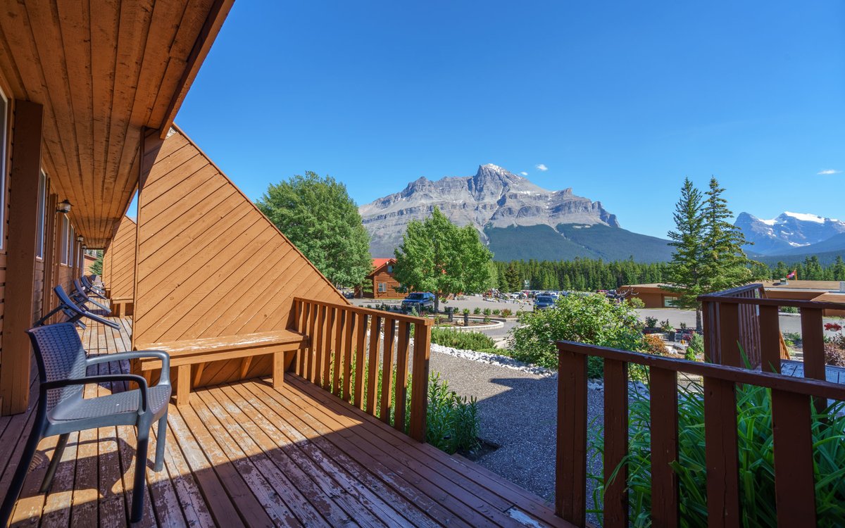 We are known to have the best #poutine, views, and rates on the #IcefieldsParkway in #BanffNationalPark! It's not too late to plan your #summer #getaway in the Rockies when you stay with us and save!

𝐁𝐎𝐎𝐊 𝐍𝐎𝐖 𝐛𝐞𝐟𝐨𝐫𝐞 𝐢𝐭'𝐬 𝐭𝐨𝐨 𝐥𝐚𝐭𝐞!
thecrossingresort.com/features/summe…