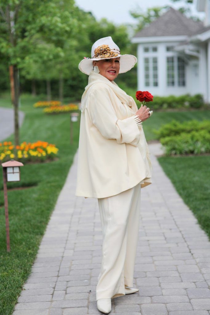 MamalehTrumpOG's tweet image. In 2007, Mamaleh went into the US Post Office and asked for 2,000 of the new Forever stamps at 41 cents each.
The clerk looked at me like I was some kind of nutcase.
Sunday, 1st class stamps go up to 78 cents.
Well, who's the nutcase now, Postal Clerk? Who's the nutcase now?