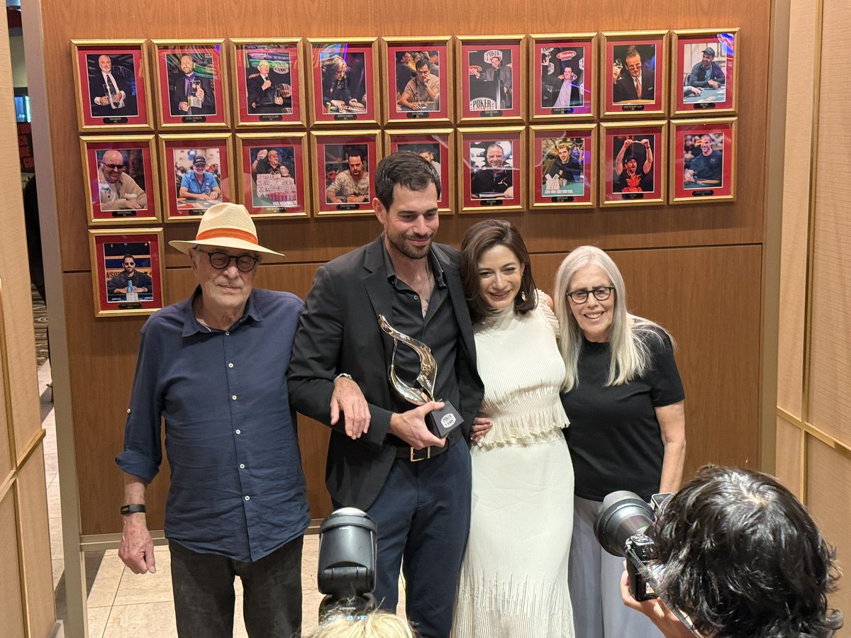 Some special moments as <a href="/NickSchulman/">Nick Schulman</a> takes photos with his wife and parents in front of the Poker Hall of Fame wall.

More on <a href="/PokerNews/">PokerNews</a> ⬇️

pokernews.com/news/2024/07/n…