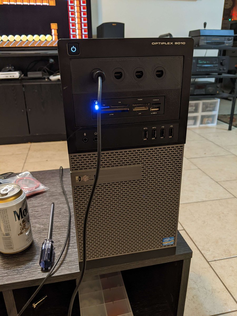 HashmaneSSBM's tweet photo. @GUESSMONSTER0 @Spots__ Also check out this badass PC wiibur built me, 3D printed some shit I don’t understand so it could have a built in adapter on the faceplate https://t.co/jgighxy8YM