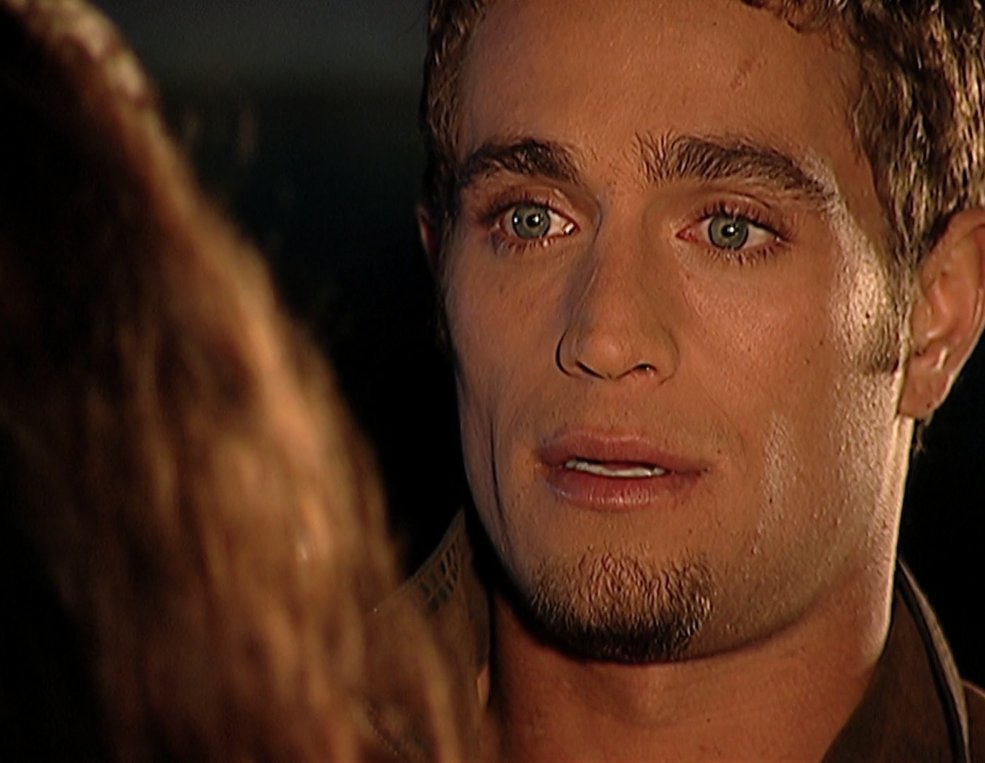 #PasiónDeGavilanes #PDG1 Rosario desprecia a Agapito Cortés y prefiere buscar la compañía de Franco.