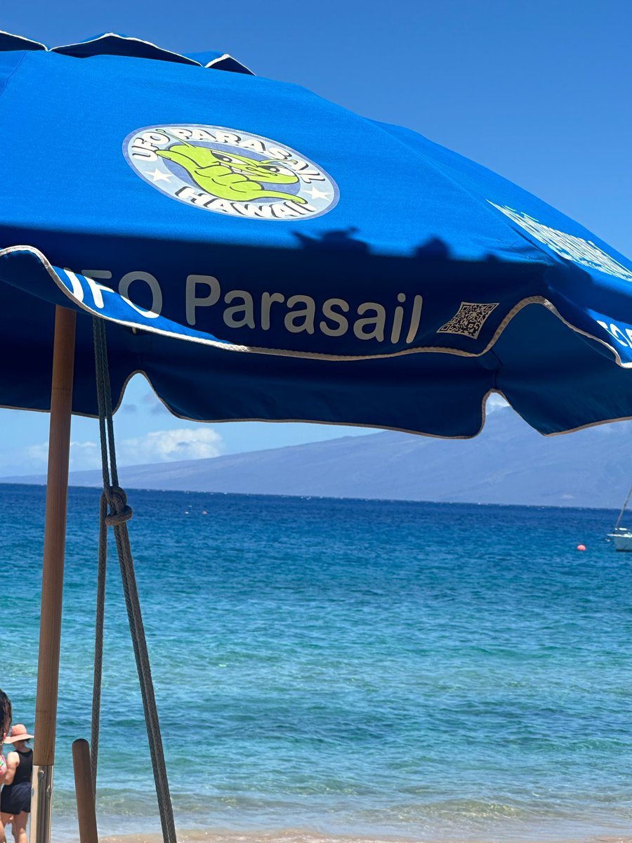 Joeandt2002's tweet photo. UFO parasailing in Maui, guides were fantastic, highly recommend, great experience https://t.co/ZwpsFLRt1Y