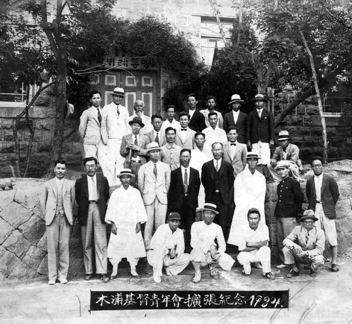 #조하파_평전
60쪽에 실린 사진은 1934년 목포 기독청년회 모습이다.
왼쪽에서 세 번째 한복에 중절모 쓴 키 작은 이가
김개수 장로이다.
1929년 조하파 선교사와 함께 연동교회를 설립하였다.
키가 작은 탓에 삭개오 장로로 불리기도 하였다.
최명길 담임목사와 함께
1950년 9월 27일  희생당하였다.