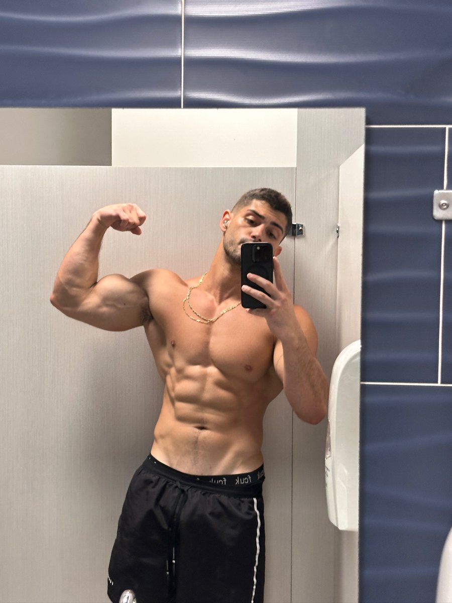 Prime Day ends soon. Buy your King a gift. Send the receipt. Earn your reward once it's arrived.
amazon.com/hz/wishlist/ls…