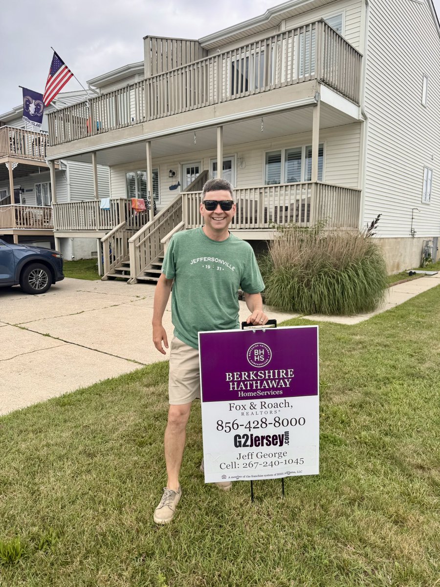 GeorgeMaynes's tweet photo. Congratulations to Brian and his family on the purchase and settlement of their new home in Brigantine! 😎 🏖️ 🇺🇸

Special thanks to the sellers for trusting us to get the job done. It’s always a pleasure to work with such amazing clients on both sides of the transaction. https://t.co/6qA7cxkmWN