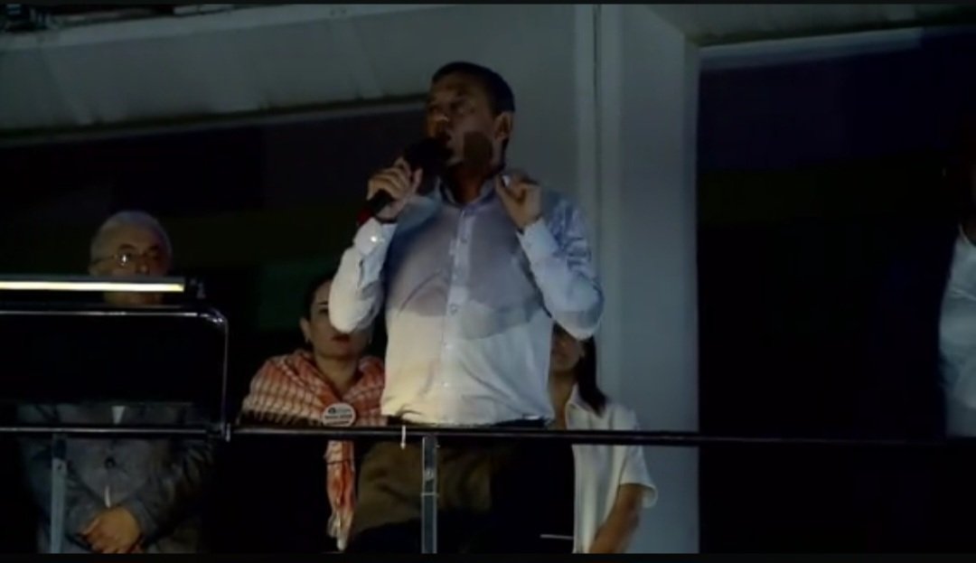 Bekleseydiniz, teri kurusaydı bari.
Bu ne hız.