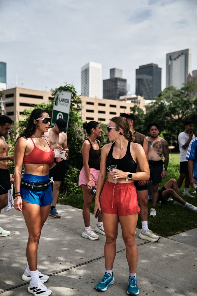frenchfriesz8's tweet photo. Houston run club ! #houston #run #runclub https://t.co/b5vgJcBoOe