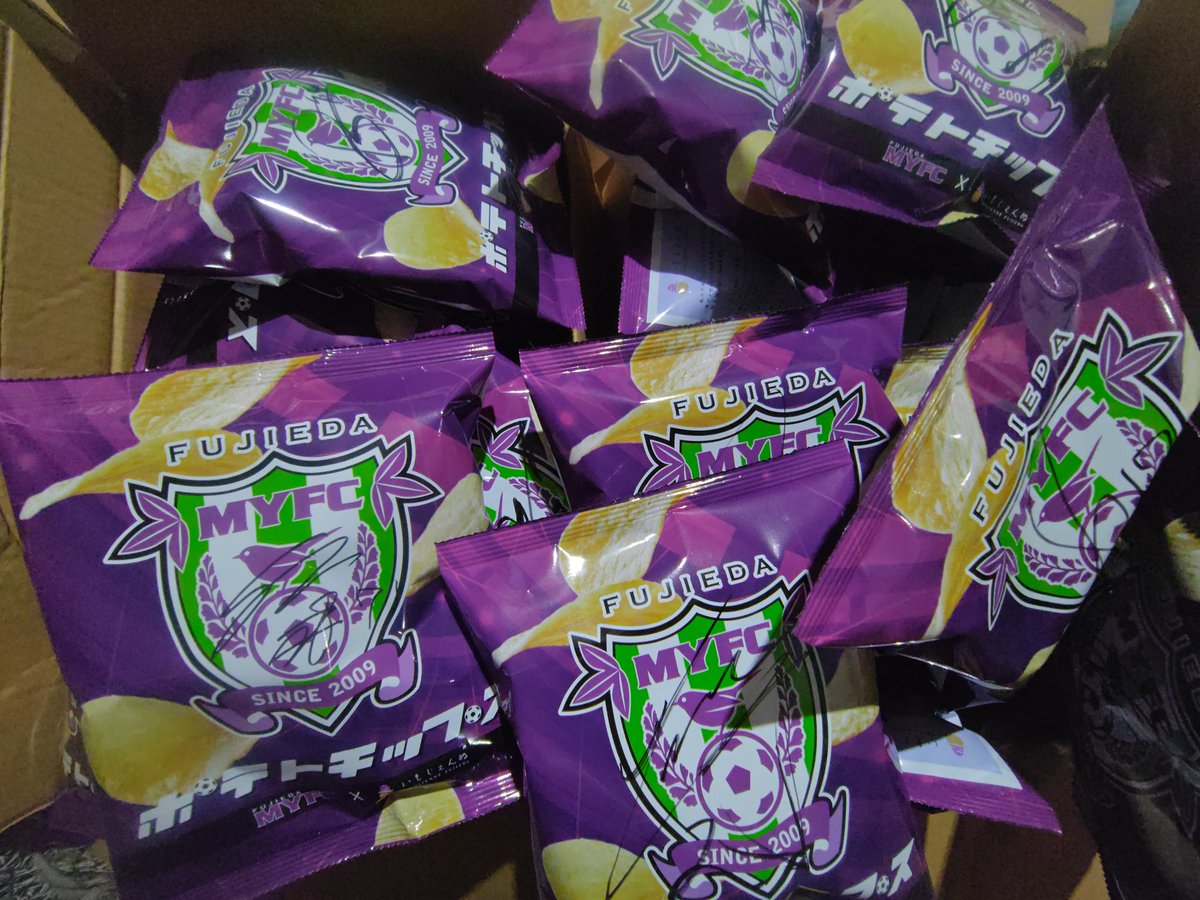 sienne_fujieda's tweet image. ポテトチップス抽選会は、いつものスタジアムグルメのキッチンカーとは別の場所、イベントテントでポテトチップスの抽選会です‼️
いっぱい当たりを用意してますので、 #藤枝MYFC サポさん、#ベガルタ仙台 サポさんも、ぜひ、お越しください😊
 お待ちしてます🌟