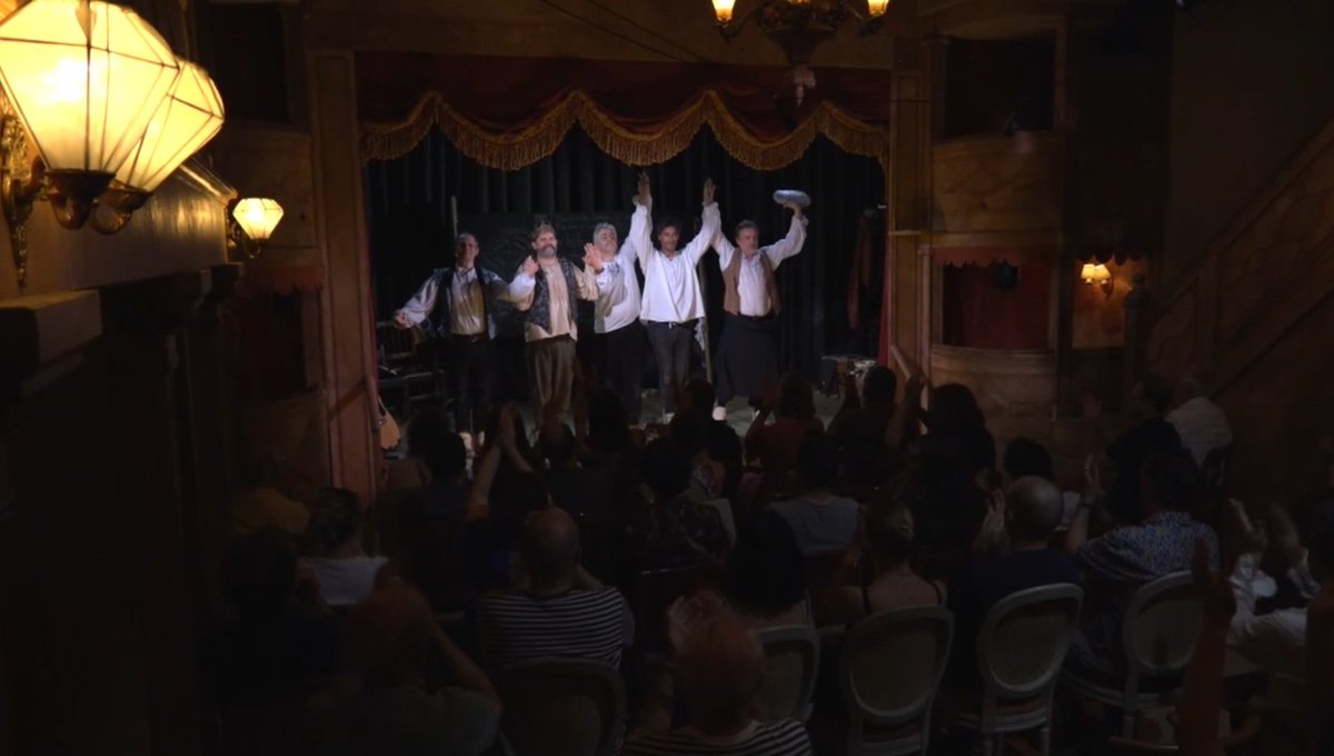 b10_bethany's tweet image. I've had the most magnificent time these past two evenings watching in awe as this impeccably talented bunch conjure improv magic &amp;amp; storytelling bliss. Thank you all so much for two captivating stories.
A thread with some of the things that make @schoolofnight special...