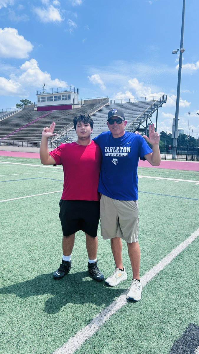 Ag_FernandezJr's tweet image. Some great work out there today at the @TarletonFB camp. Went up against some great talent. Shout out to @BB33fromE @coachscarey @QBsWork16 for the invitation! @Coach_ArevaloOL @CoachLDS @recruitpaetowfb