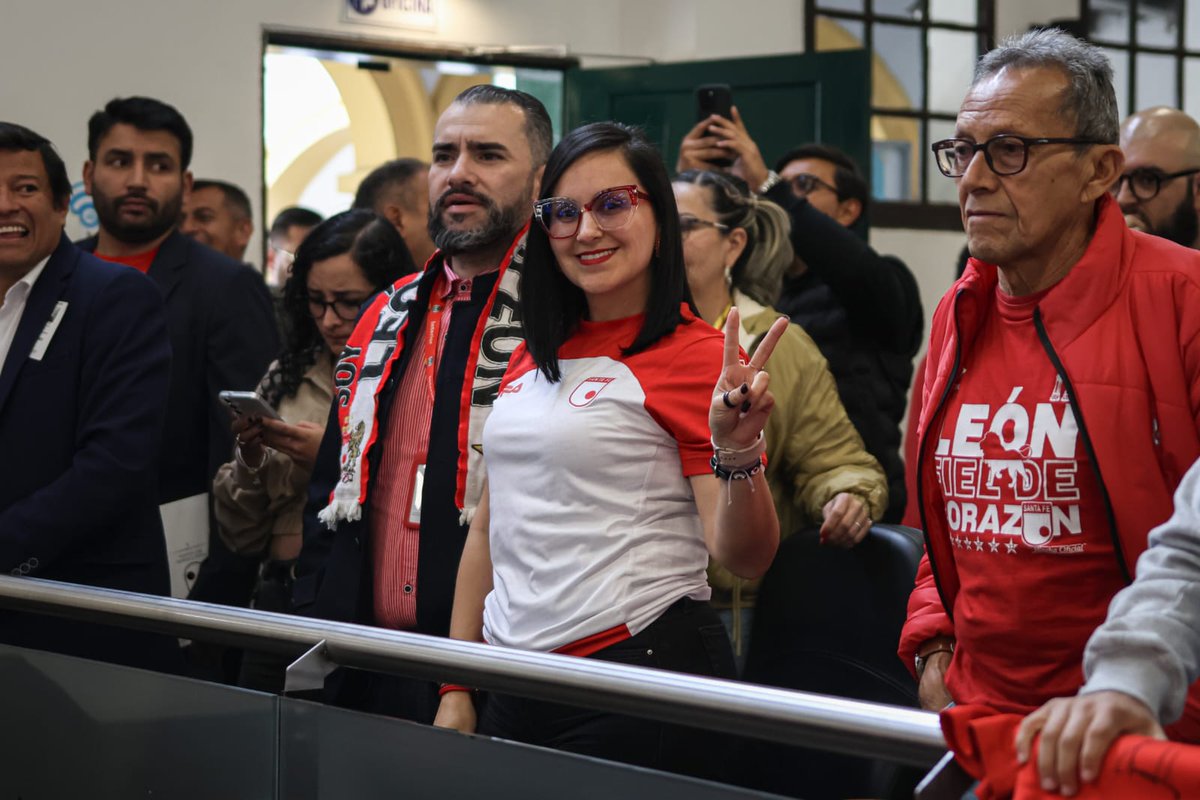 SantaFe's tweet photo. #LaFamiliaDelLeón 🦁 en todo lado😍.

#VamosSantaFe 🇮🇩 https://t.co/QK1Xo8an8C