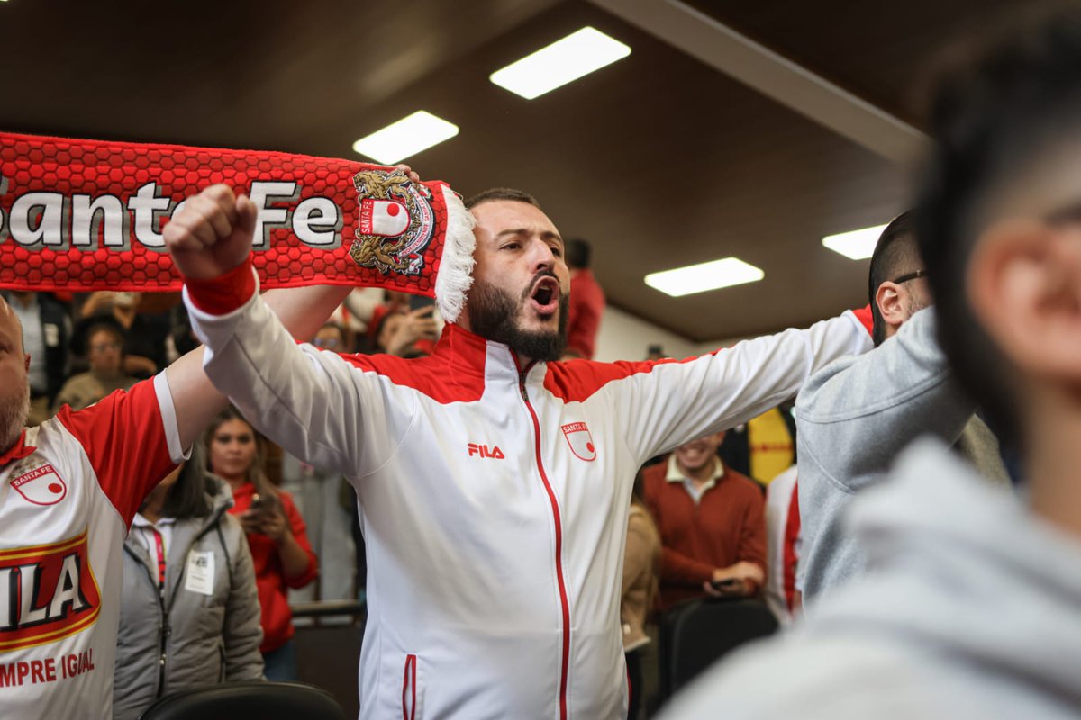 SantaFe's tweet photo. #LaFamiliaDelLeón 🦁 en todo lado😍.

#VamosSantaFe 🇮🇩 https://t.co/QK1Xo8an8C