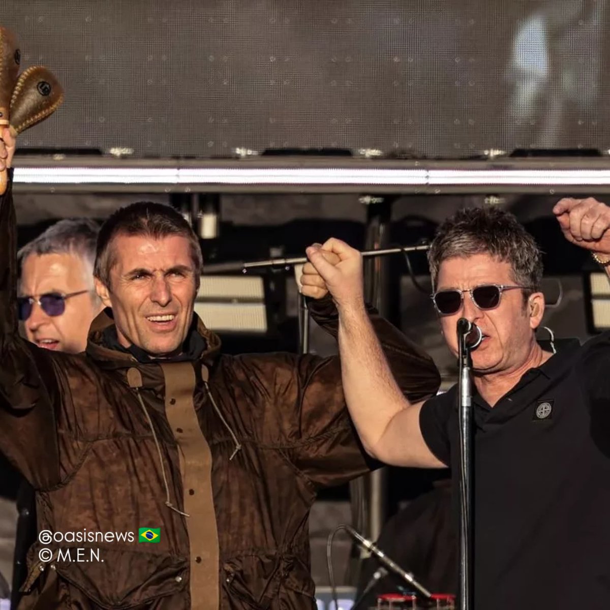 Oasis retorna a Manchester e toca para 80 mil pessoas após 16 anos

oasisnews.com.br/p/oasis-retorn…

📷 M.E.N.