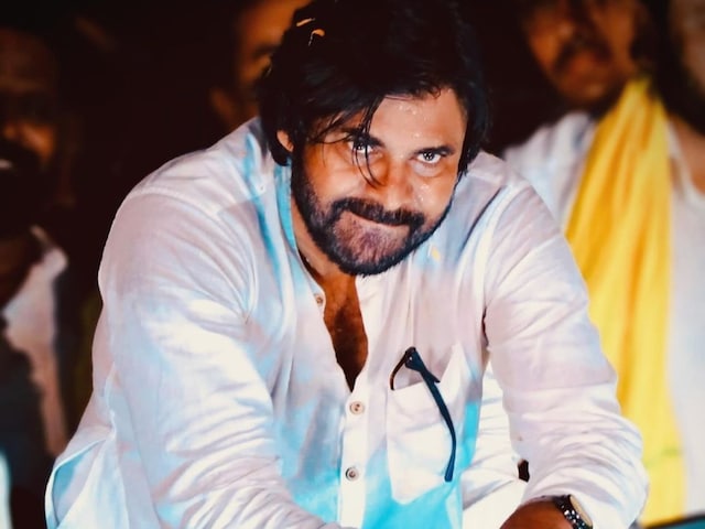 BIG NEWS 🚨 Pawan Kalyan openly endorses adoption of Hindi as ‘Rashtra Bhasha’

He said --

"If we can accept Urdu or Persian, why not Hindi?"

"Telugu language is like our MOTHER and Hindi language is like our ELDER MOTHER"

"Hindi is the only language that connects people