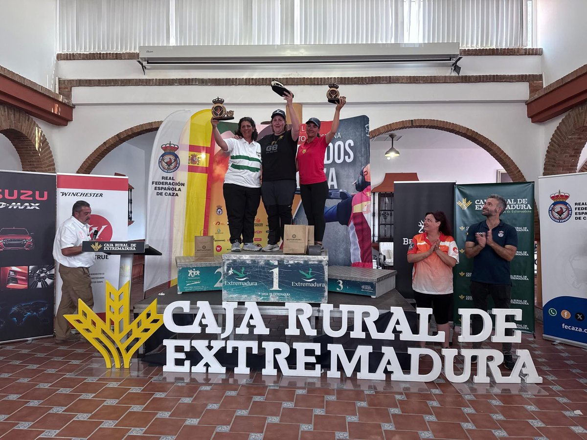 BalónParado.es (@balon_parado) on Twitter photo Sin límites😎😲. Beatriz Laparra🦸♀️ gana su 28º Campeonato de España🏆🥇🇪🇸 de Recorridos de Caza🔫 de forma consecutiva🫶🏼👏🏼🙌🏼
📰 La noticia
📸 Fotos
🌐 En la web BalonParado. 📱💻
<a href="/AlmansaCiudad/">AlmansaCiudad</a> <a href="/AlmansaPeriodic/">El Periódico de Almansa</a> <a href="/BEATRIZLAPARRA/">BEATRIZ LAPARRA</a>
👇🏼👇🏼
balonparado.es/sin-limites-be… Sin límites😎😲. Beatriz Laparra🦸♀️ gana su 28º Campeonato de España🏆🥇🇪🇸 de Recorridos de Caza🔫 de forma consecutiva🫶🏼👏🏼🙌🏼
📰 La noticia
📸 Fotos
🌐 En la web BalonParado. 📱💻
<a href="/AlmansaCiudad/">AlmansaCiudad</a> <a href="/AlmansaPeriodic/">El Periódico de Almansa</a> <a href="/BEATRIZLAPARRA/">BEATRIZ LAPARRA</a>
👇🏼👇🏼
balonparado.es/sin-limites-be…