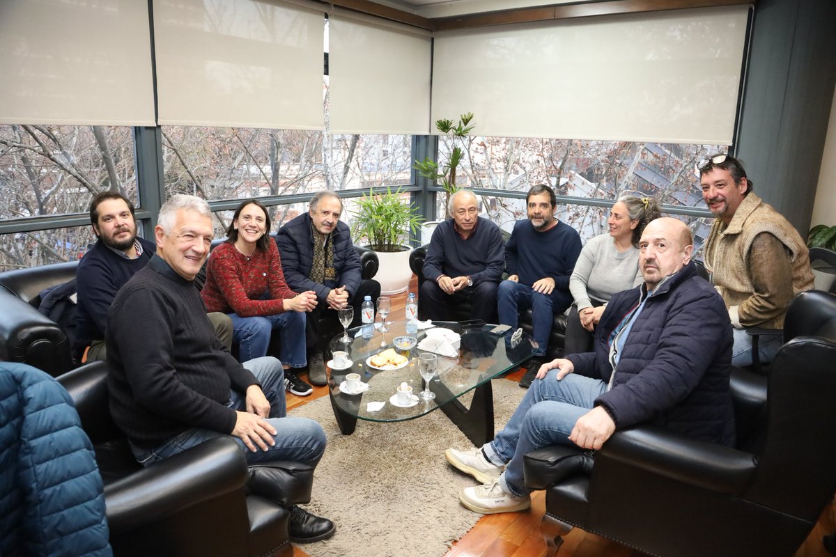 Hoy recibí a <a href="/RICALFONSIN/">Ricardo Alfonsín</a>, <a href="/gustavoflopez/">Gustavo López</a> y otros compañeros del Frente Amplio por la Democracia, que como nosotros están muy preocupados por la grave situación económica provocada por las políticas de Milei.

Todos juntos tenemos la responsabilidad de luchar contra el avance de