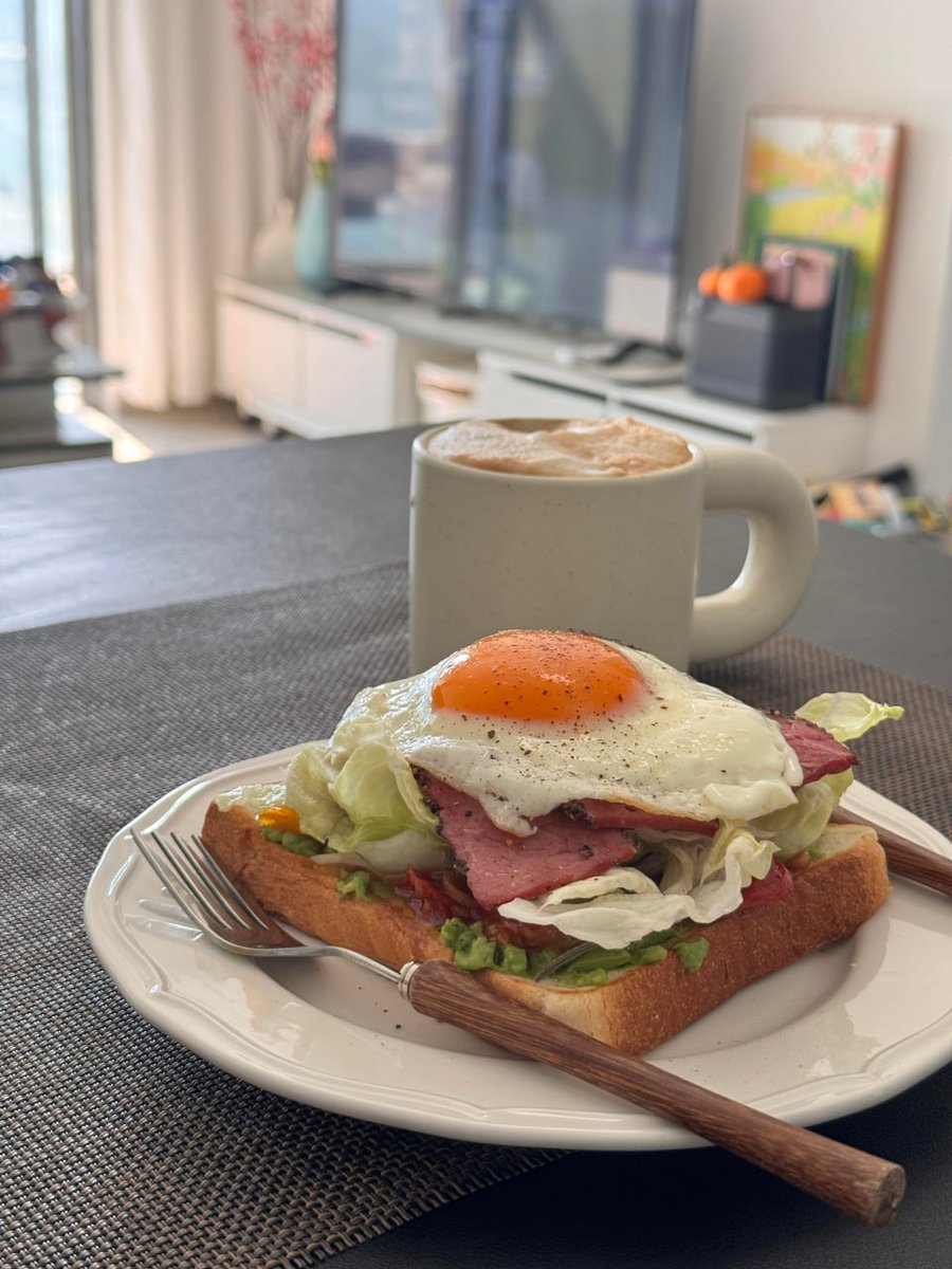 おはよう😊
今日はどんなチャレンジがあっても、この朝ごはんが「大丈夫だよ」って教えてくれてる気がする🍞☕️
太陽みたいな笑顔と前向きな気持ちで、新しい一日をスタートしようね🌞✨