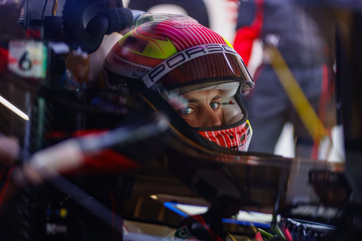 P1 &amp; P1 today in São Paulo. Time for an açaí bowl.