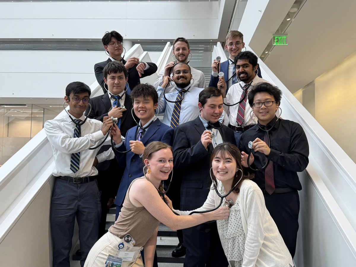 CWRUSOM's tweet image. New @cwru School of Medicine students were gifted their first stethoscope today in a special ceremony. Students learned countless uses for a stethoscope and its embodiment of listening to patients. Thank you to The Jason Madachy Foundation and Marlene Ricanati for their support.