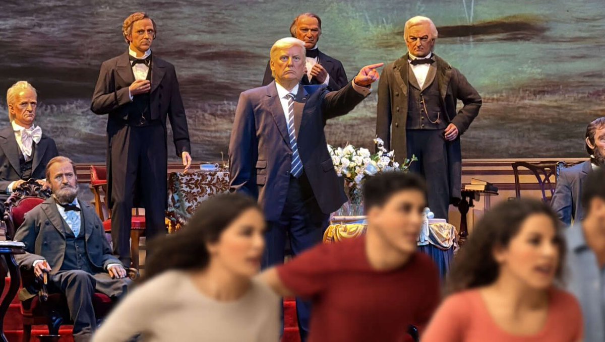 TheBabylonBee's tweet image. Malfunction As Animatronic Trump Keeps Rounding Up All The Mexican Guests And Deporting Them From Disney World buff.ly/TCEVf9c