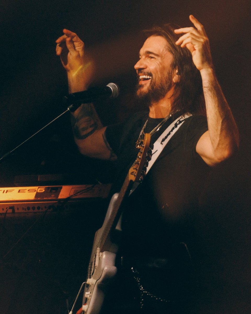 JUANES's tweet image. De las Cataratas del Niágara para el show 🔥🔥 Gracias Buffalo por recibirnos con este SOLD OUT en nuestra primera vez aquí!! Que sean muchos más 🙏🙏