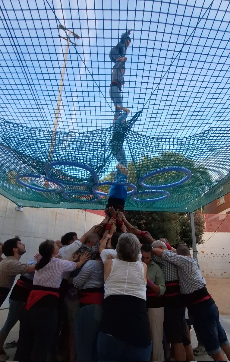 CastDelFoix's tweet image. 🚀 Súper assaig just abans d'un cap de setmana marcat en vermell.
🙌 Primer Pd5 de la temporada i algunes proves de mèrit de cara a futures novetats.
✅ Recorda!! Dissabte, 19h, Cunit i diumenge a la plaça de la Vila a les 17.30 h, amb @bordegassos i @nensdelvendrell
🩵Som-hi!