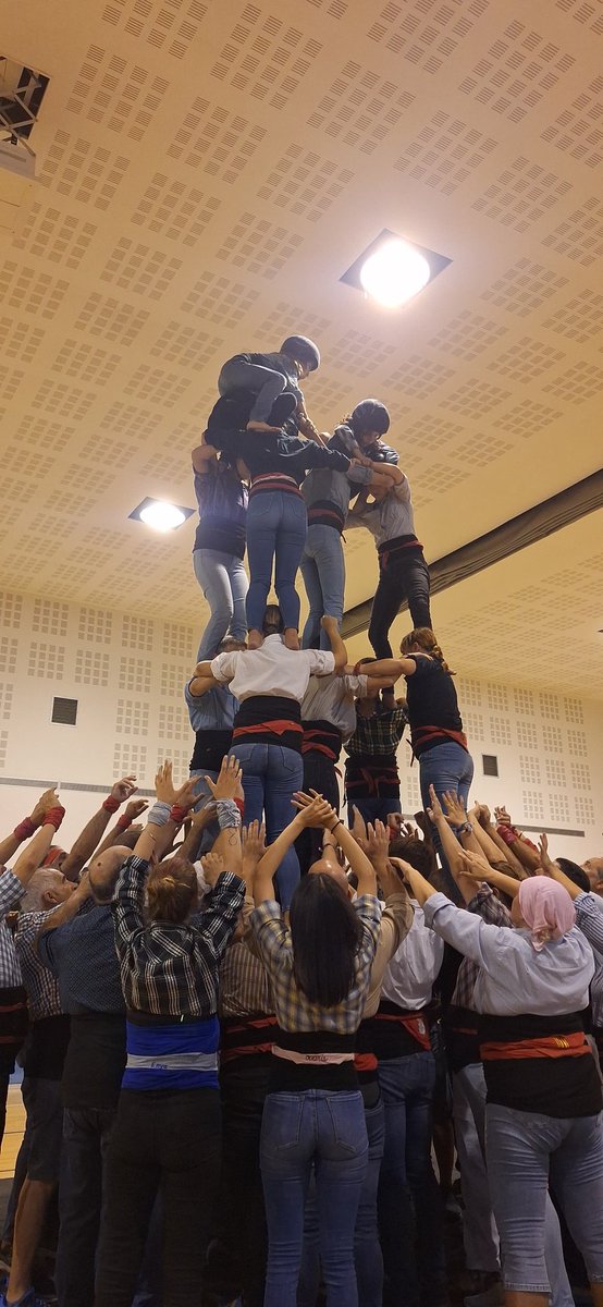 CastDelFoix's tweet image. 🚀 Súper assaig just abans d'un cap de setmana marcat en vermell.
🙌 Primer Pd5 de la temporada i algunes proves de mèrit de cara a futures novetats.
✅ Recorda!! Dissabte, 19h, Cunit i diumenge a la plaça de la Vila a les 17.30 h, amb @bordegassos i @nensdelvendrell
🩵Som-hi!