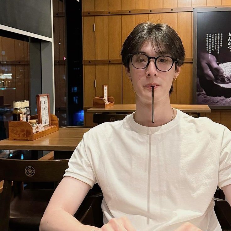 #dewtee few tweet au
DeanZiel

here with me.