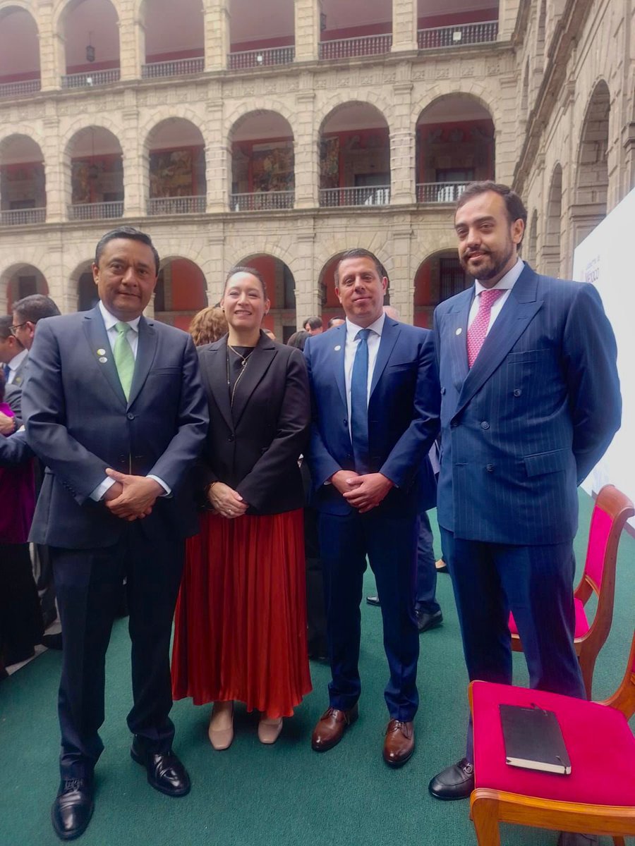 Grisel Galeano (@griselgaleanomx) on Twitter photo Hoy en presencia de nuestra Presidenta <a href="/Claudiashein/">Claudia Sheinbaum Pardo</a>, celebramos la vocación de ejercer el derecho con ética, pasión y compromiso con México. Como abogadas y abogados del servicio público, construimos justicia social y fortalecemos el Estado de Derecho desde el corazón del Hoy en presencia de nuestra Presidenta <a href="/Claudiashein/">Claudia Sheinbaum Pardo</a>, celebramos la vocación de ejercer el derecho con ética, pasión y compromiso con México. Como abogadas y abogados del servicio público, construimos justicia social y fortalecemos el Estado de Derecho desde el corazón del