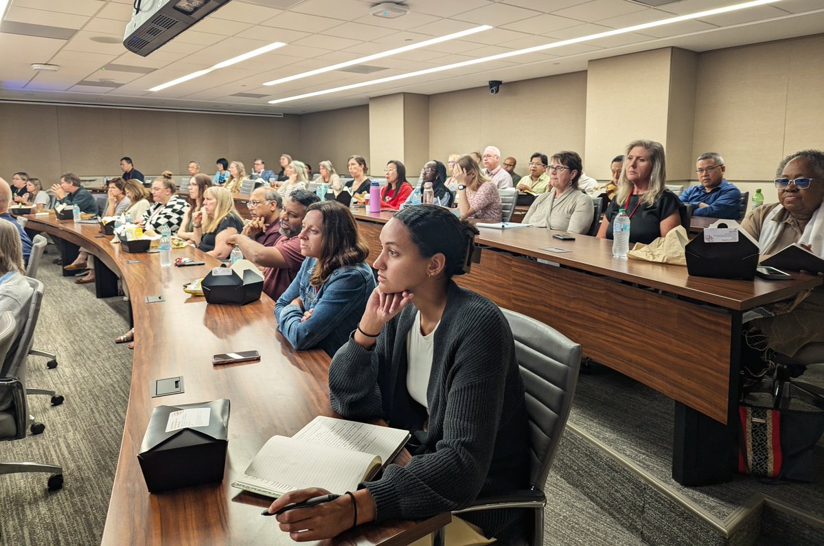 BuffettCancer's tweet image. Thank you @DrRobWinn, @VCUmassey for your powerful Grand Rounds! Dr. Winn's "community-to-bench" model flips traditional research—starting with community insights to shape priorities. Transparency builds trust and creates real partnerships. #CancerResearch #CommunityEngagement