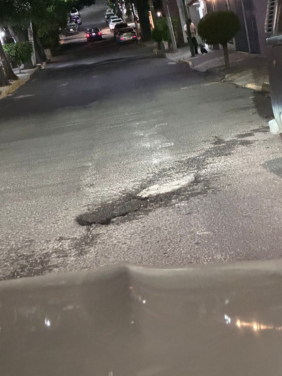 @alcaldialaMagdalenaContreras tengo dos mes reportando 2 hoyos, no son baches, son hoyos super peligrosos eb Dalia y Av San Jeronimo ; no es posible !!! Cuando vienen a arreglar ?????