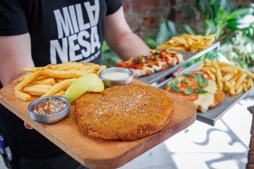 Lionel Messi se sumó como socio en El Club de la Milanesa | por Laura Ponasso (<a href="/LauraPonasso/">Laura Ponasso</a>)  lanacion.com.ar/economia/negoc…