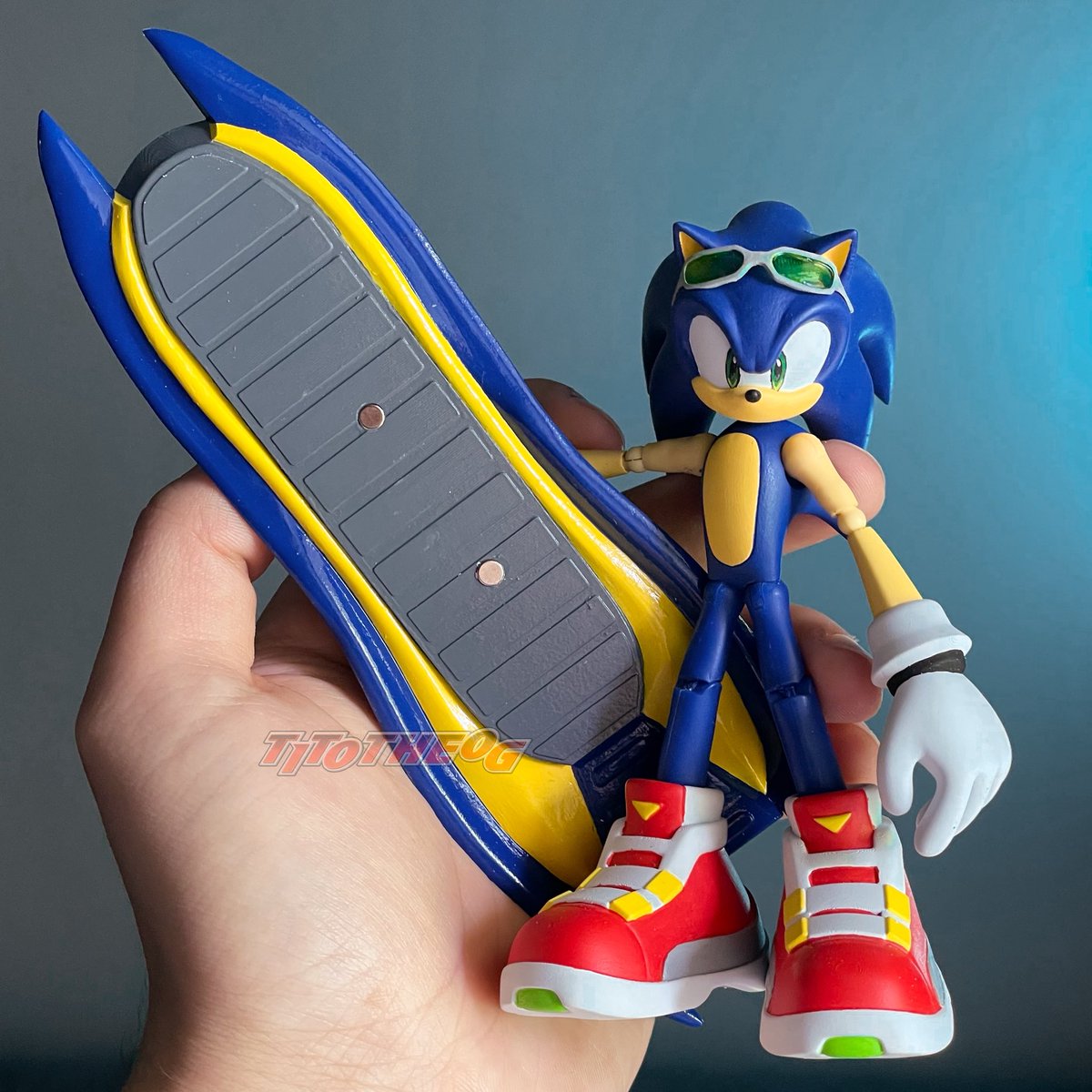 TitoTheOG's tweet image. Just finished this commission for a game accurate Riders Sonic figure! Still one of my favorite looks for Sonic!
Which character would you like to see next in this style 👀
