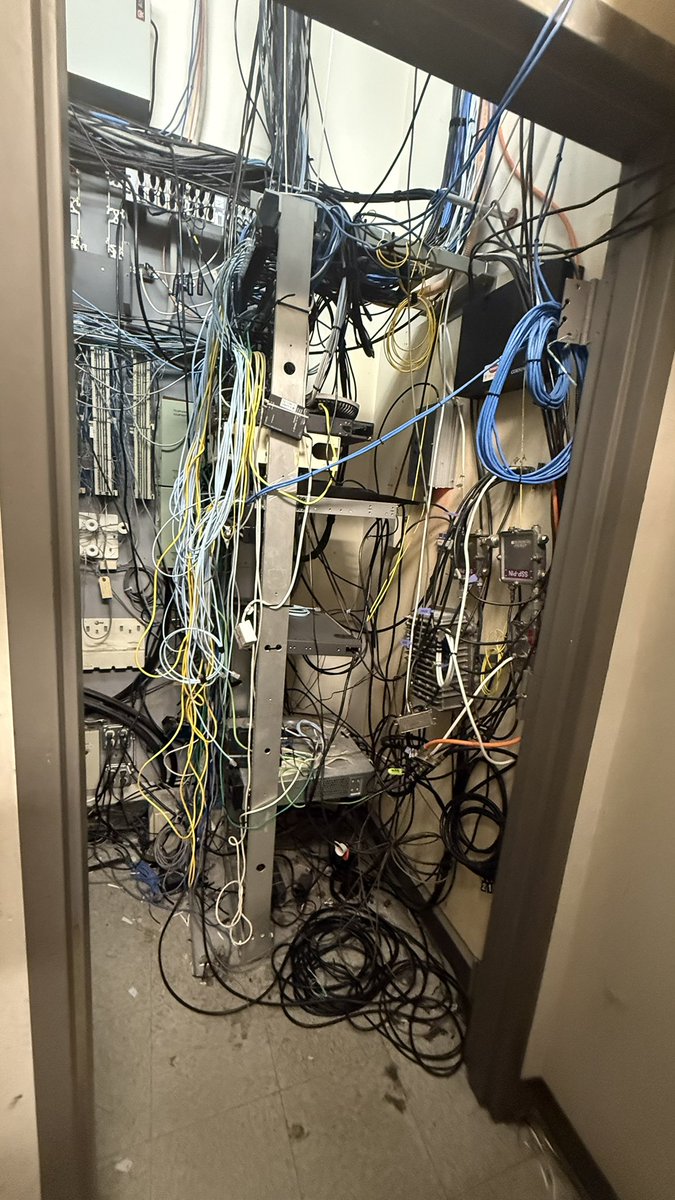 JDesignM's tweet image. I 👀 the issue right there 👉🏻