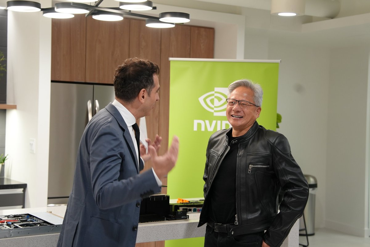 Ylli_Bajraktari's tweet image. It was an honor to sit down this morning with Jensen Huang, the CEO of @nvidia, for the latest episode of #MemosToThePresident. We had an incredible conversation on the future of #AI. Stay tuned for the full episode of Monday!