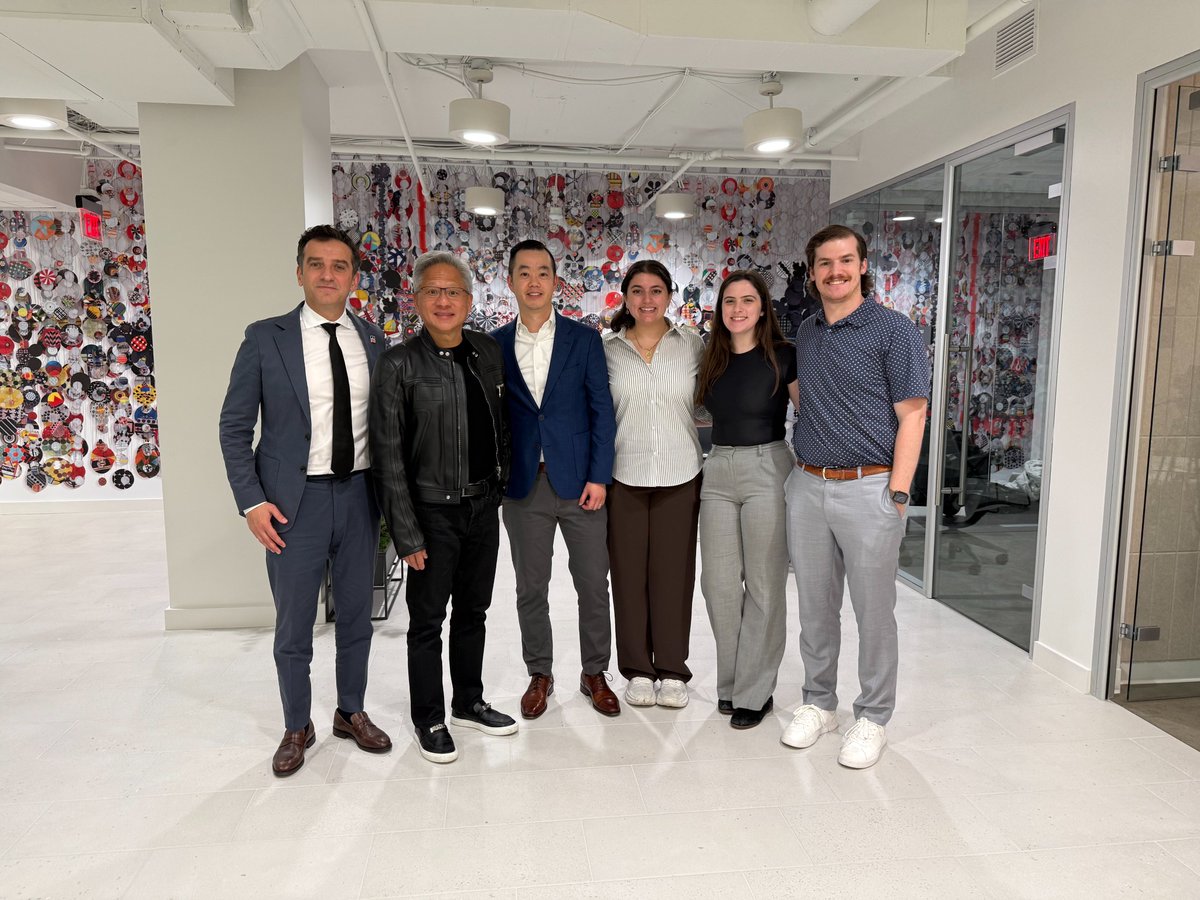 Ylli_Bajraktari's tweet image. It was an honor to sit down this morning with Jensen Huang, the CEO of @nvidia, for the latest episode of #MemosToThePresident. We had an incredible conversation on the future of #AI. Stay tuned for the full episode of Monday!