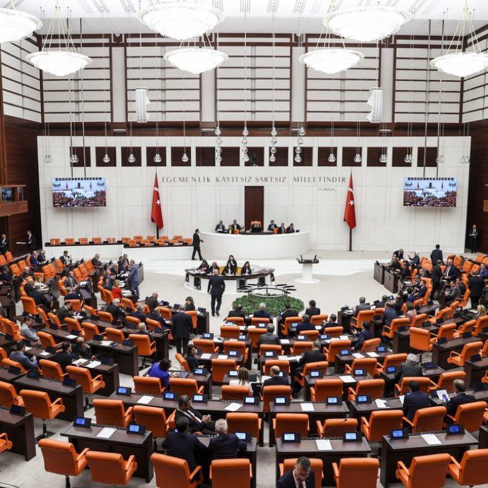 tekhabermerkezi's tweet photo. Meclis'te kurulacak komisyonda, silah bırakan PKK'lı teröristlerin 'topluma kazandırılması' ile ilgili çalışmalar yürütülecek. (NTV) #süleymaniye #silahlarsusuyor #terörsüztürkiye #yiğitbulut #lgs2025 #milan #pkk #hayırlıcumalar #boşnak #tiyatro #dolar3 #THM https://t.co/4RM8K5MoSI