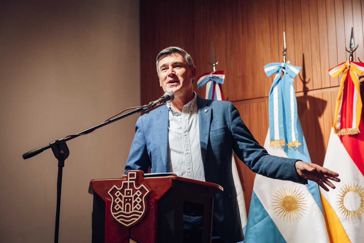 PasseriniOk's tweet photo. 👏 ¡500 nuevos empleos en #CórdobaCapital!

Firmamos convenio con el clúster de empresas BPO & KPO para sumar oportunidades de trabajo a la industria del conocimiento, una gran noticia para la ciudad, que adquiere aún más importancia en el contexto que atraviesa la Argentina.

Este es el tercer acuerdo que concretamos con el clúster, lo que ya nos permitió sumar 2.000 nuevos empleos formales y de calidad en tres años. El 58% de quienes acceden a estos puestos son mujeres y el 33% tiene entre 18 y 23 años, muchos de ellos alcanzando su primer trabajo formal.