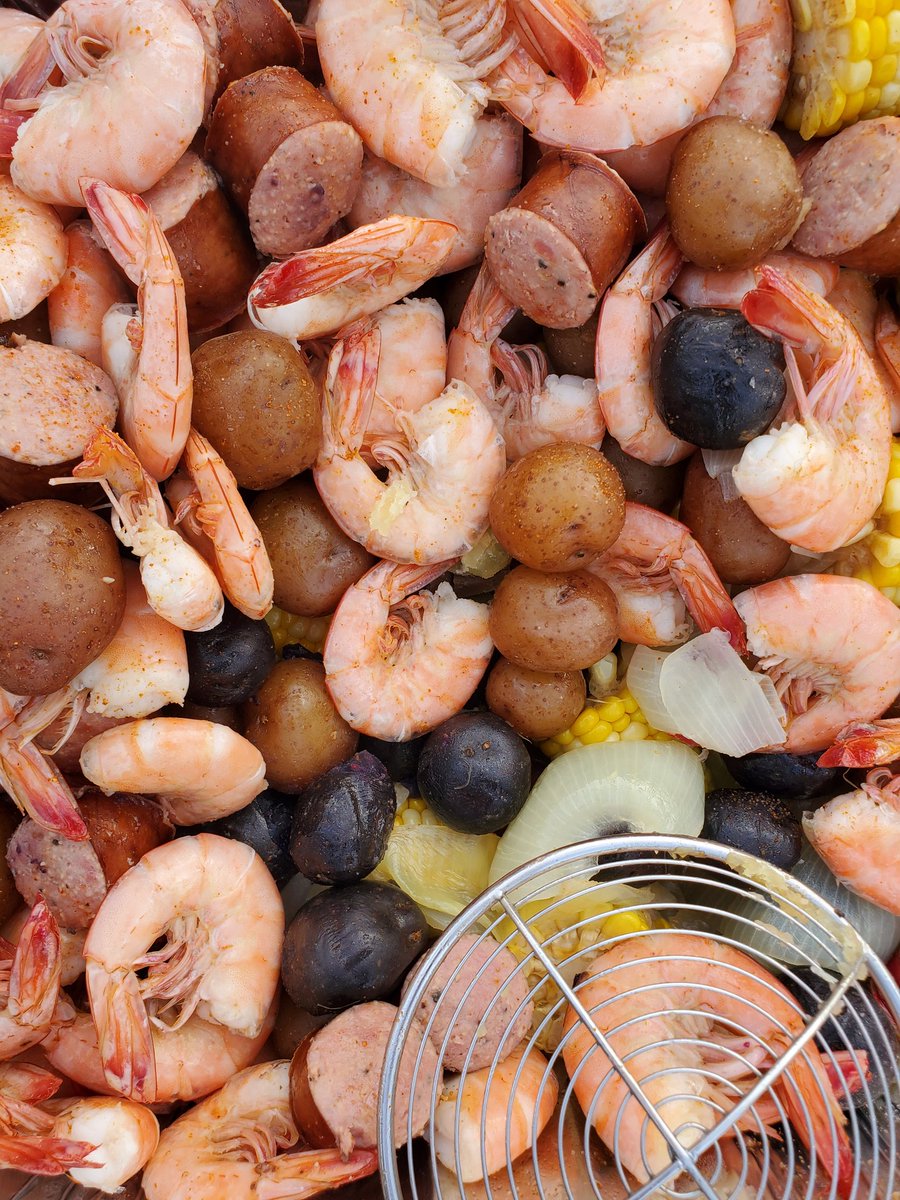 marshcritter's tweet image. Sometimes my phone gives me memories of meals at my parents house and it's usually just a big pile of shrimp