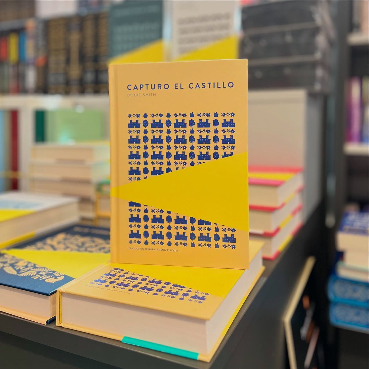 Oletvm's tweet image. “Capturo el castillo” de Dodie Smith, la autora de «101 Dálmatas», te está esperando en Oletvm 💙
📖 oletvm.com/libro/capturo-…