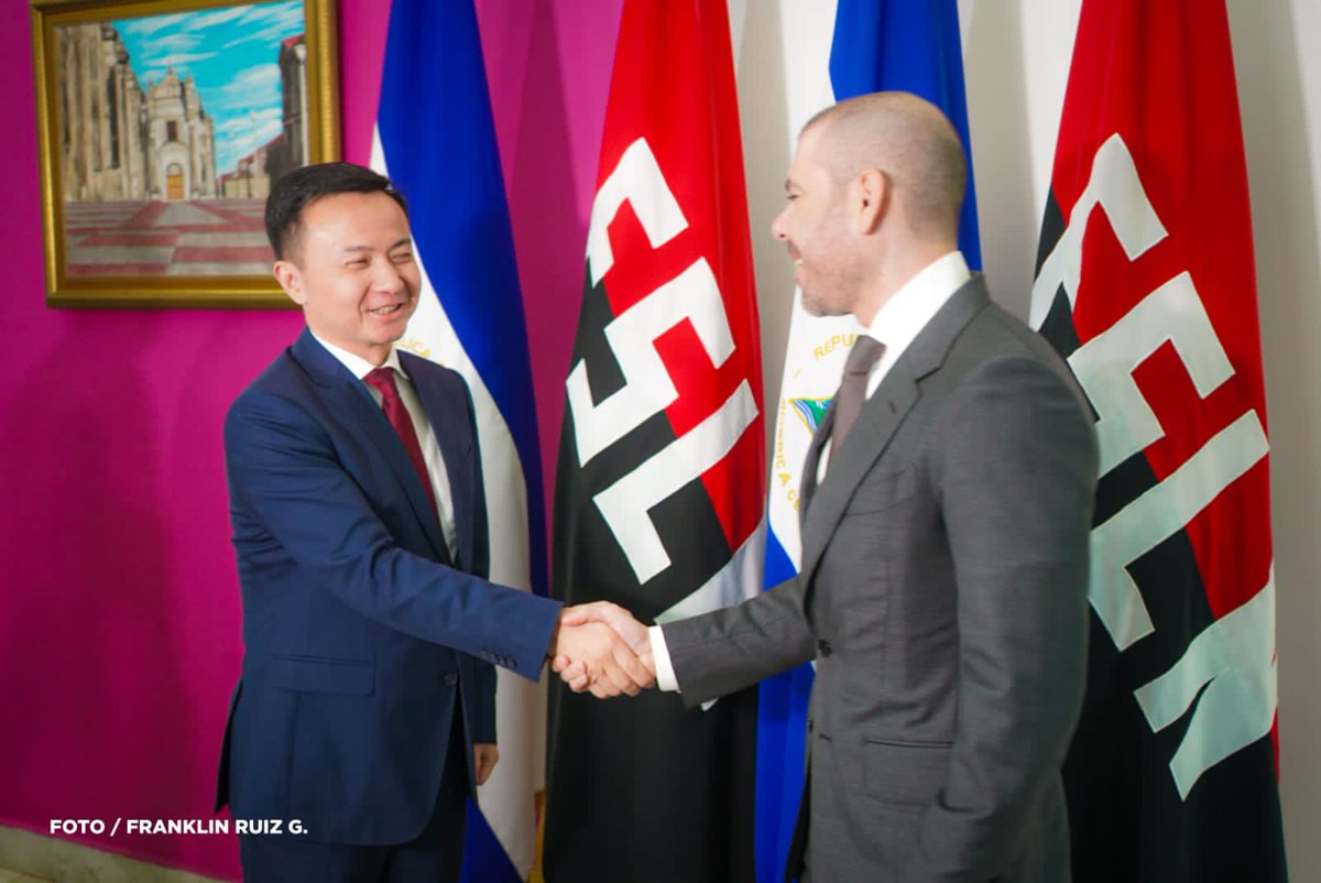 tincho210's tweet photo. Arribó a nuestro país una delegación de la República Popular China encabezada por el camarada Zheng Run, Director para América Latina y el Caribe del Ministerio de Relaciones Exteriores. https://t.co/mzWhOtqEvt